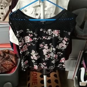 Express floral netting accent